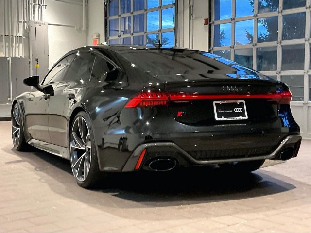 Used 2023 Audi RS 7 Sportback w/ Carbon Optic Package AWD/4WD image 3