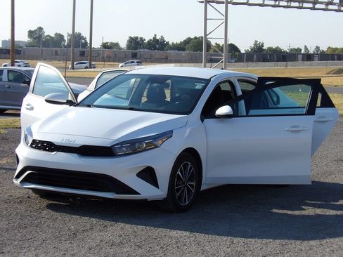 Used 2024 Kia Forte LXS FWD image 23