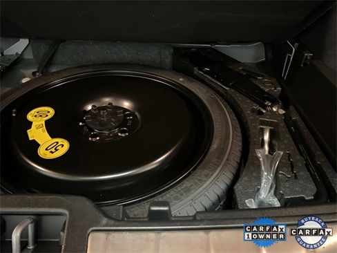 Used 2025 Volvo XC40 B5 Plus image 76