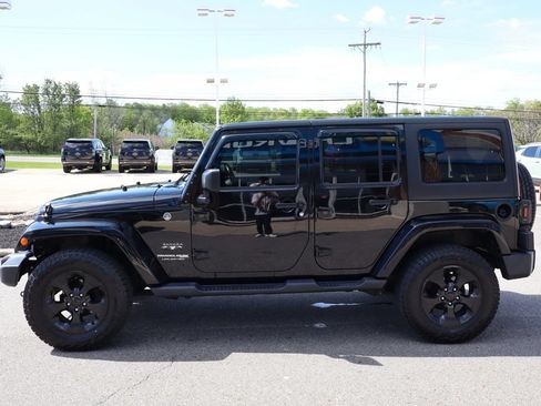 Used 2018 Jeep Wrangler Unlimited Sahara AWD/4WD image 25