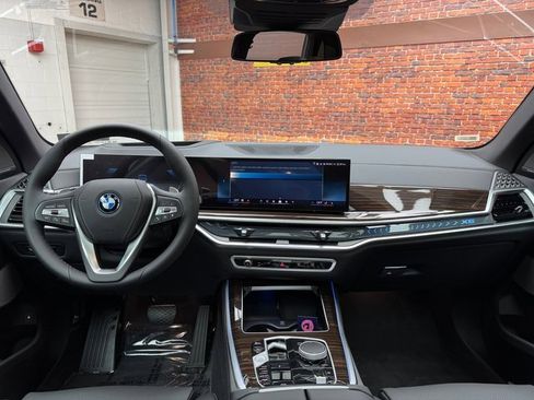 Used 2025 BMW X5 xDrive50e w/ Premium Package image 12