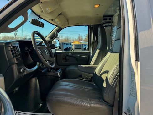 Used 2017 Chevrolet Express 2500 image 17