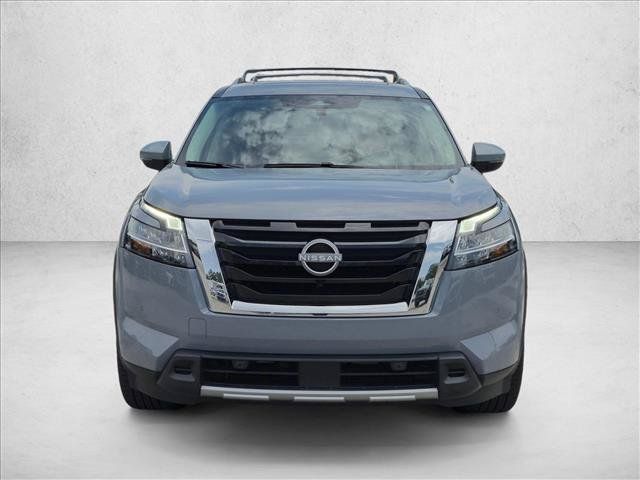 Used 2024 Nissan Pathfinder Platinum FWD image 2