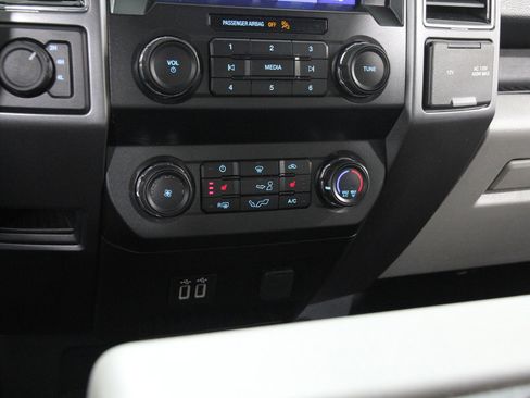 Used 2019 Ford F150 XLT w/ Equipment Group 302A Luxury image 16