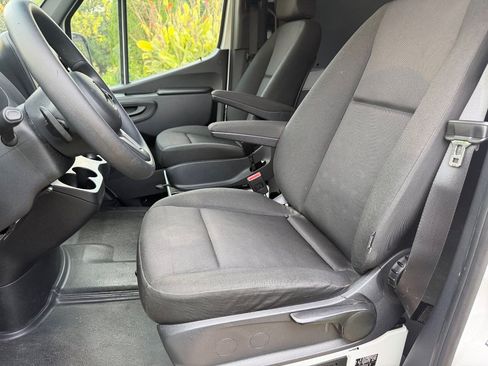 Used 2023 Mercedes-Benz Sprinter 2500 image 11
