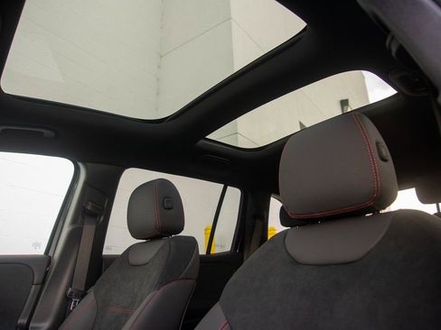 Certified 2025 Mercedes-Benz GLB 250 4MATIC image 26