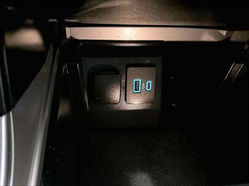 Used 2021 Ford Explorer XLT w/ Equipment Group 202A image 27