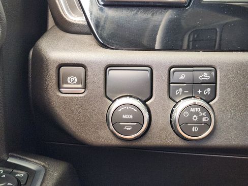 Certified 2025 GMC Sierra 1500 SLT RWD image 21