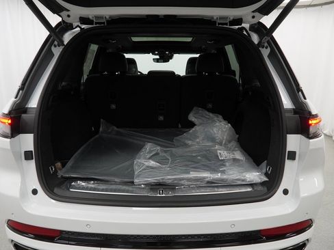 New 2025 Jeep Grand Cherokee Summit w/ Obsidian Package image 31