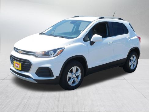 Used 2022 Chevrolet Trax LT w/ LT Convenience Package AWD/4WD image 3