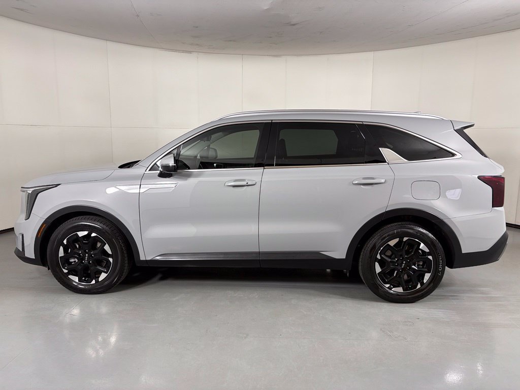 Used 2025 Kia Sorento S w/ Panoramic Sunroof Package FWD image 5