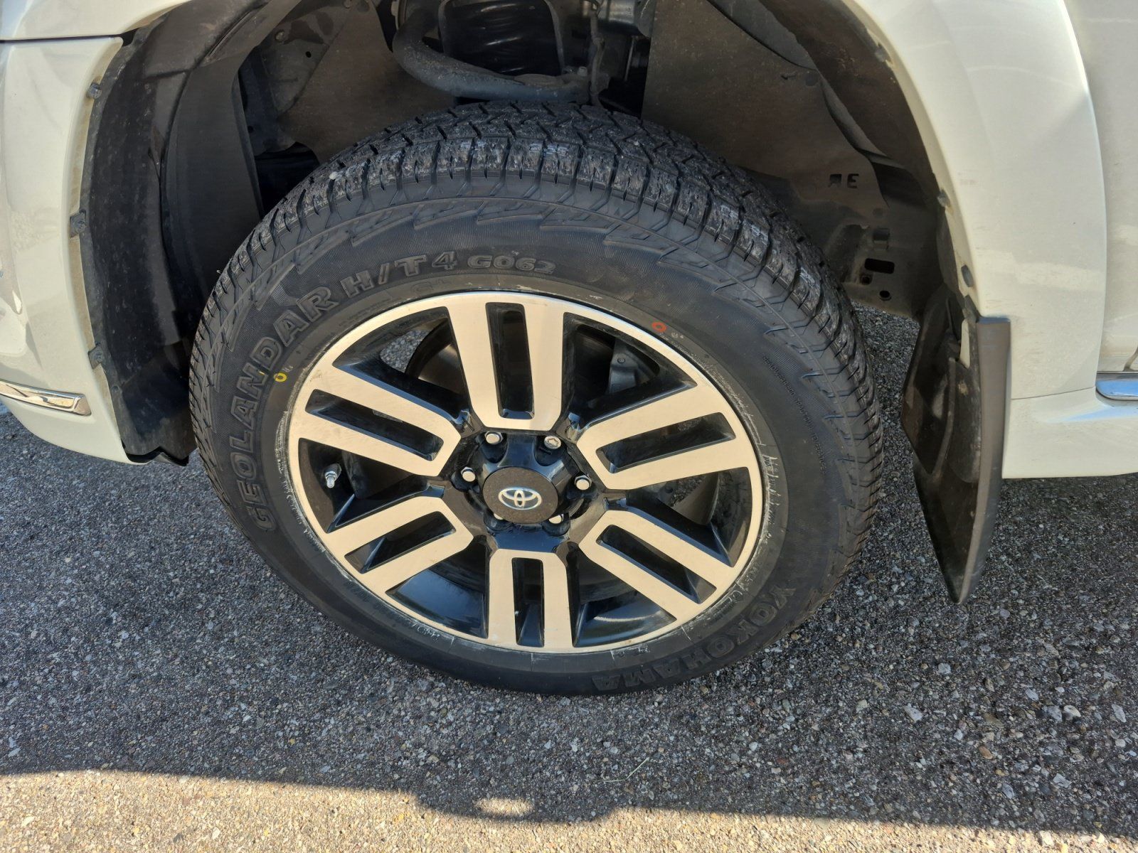 Used 2019 Toyota 4Runner SR5 AWD/4WD image 25