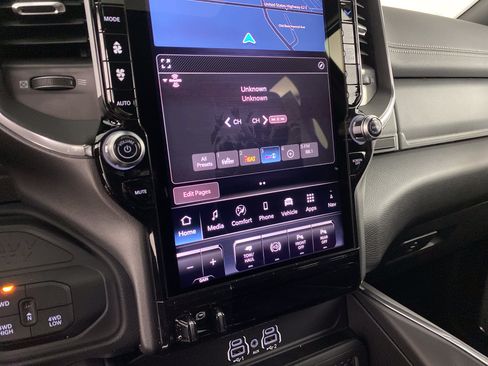 New 2026 RAM 2500 Laramie AWD/4WD image 34