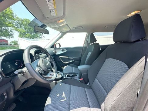 Used 2023 Kia Soul LX w/ LX Technology Package image 38
