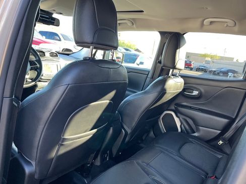 Used 2017 Jeep Renegade Trailhawk image 30