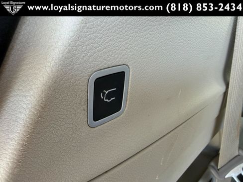 Used 2017 Chrysler Pacifica Touring-L w/ Tire & Wheel Group FWD image 12