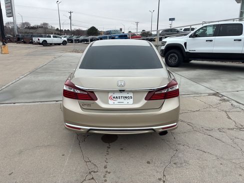 Used 2017 Honda Accord LX image 4