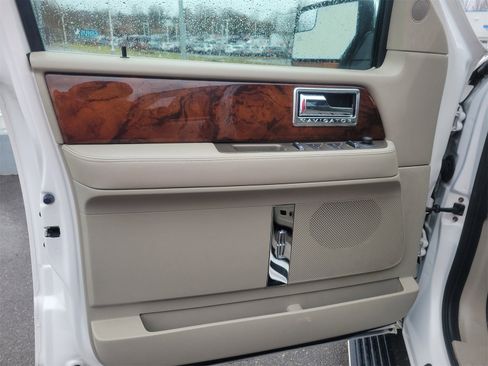 Used 2013 Lincoln Navigator 4WD w/ HD Trailer Tow Pkg image 21