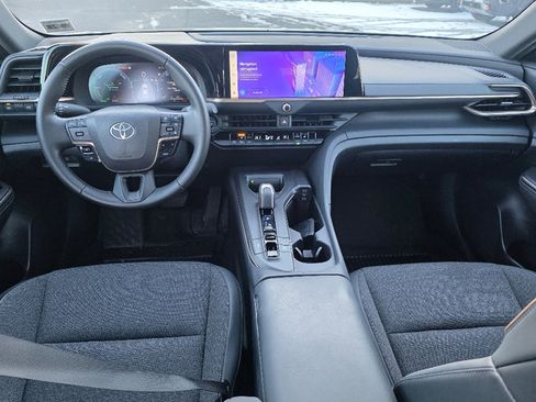 Used 2023 Toyota Crown XLE image 2