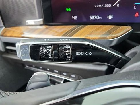 Used 2026 Cadillac Escalade Platinum Sport AWD/4WD image 44
