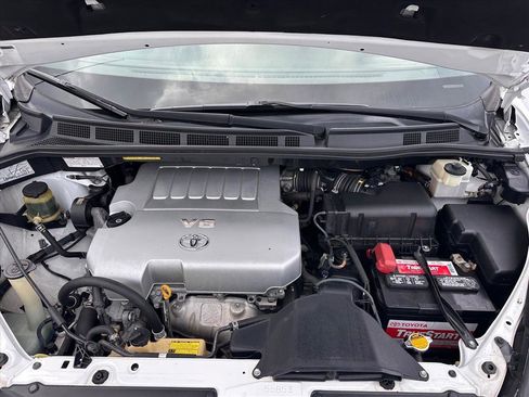 Used 2010 Toyota Sienna LE image 28
