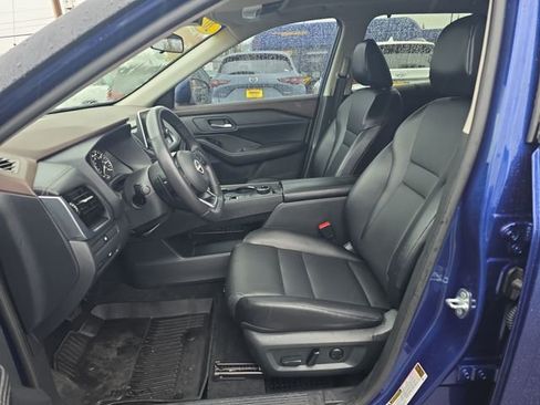 Used 2023 Nissan Rogue SV w/ SV Premium Package image 15