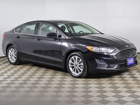 Used 2020 Ford Fusion SE image 2