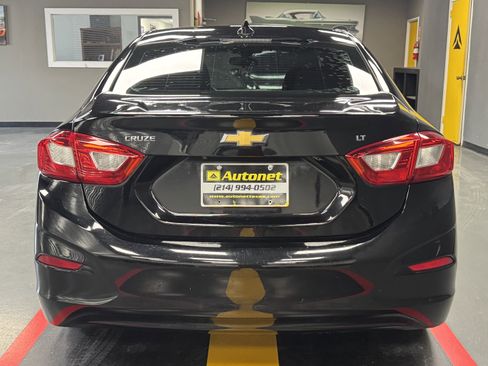 Used 2017 Chevrolet Cruze LT FWD image 7