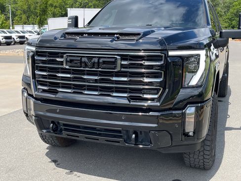 Used 2024 GMC Sierra 2500 AT4 w/ AT4 Premium Plus Package AWD/4WD image 11