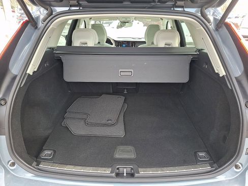 Certified 2023 Volvo XC60 B5 Plus w/ Climate Package image 28