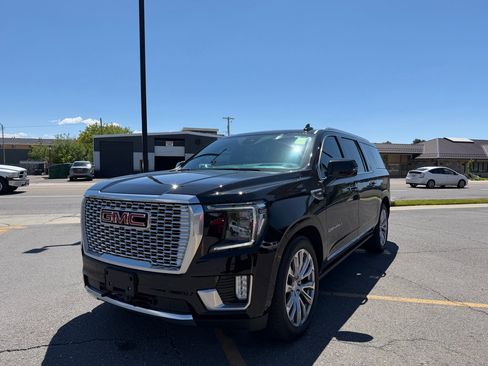 Used 2024 GMC Yukon XL Denali w/ Denali Reserve Package AWD/4WD image 4