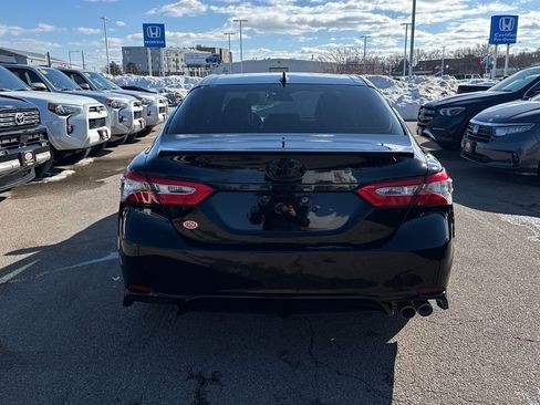 Used 2019 Toyota Camry SE image 6
