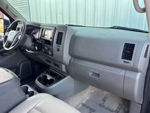Used 2018 Nissan NV 3500 SL image 13