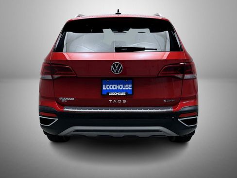 Used 2024 Volkswagen Taos SE w/ Panoramic Sunroof Package AWD/4WD image 6