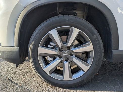 Used 2025 Honda Pilot Touring image 11