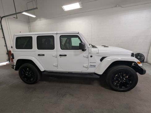 Used 2023 Jeep Wrangler Unlimited Sahara w/ Cold Weather Group AWD/4WD image 3