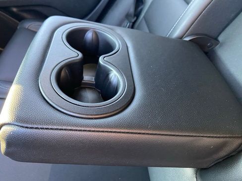 Used 2024 GMC Terrain SLT image 27