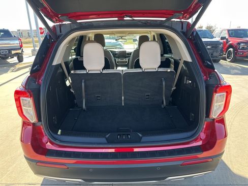 Used 2022 Ford Explorer XLT w/ Equipment Group 202A image 5