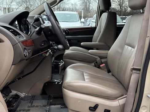 Used 2012 Chrysler Town & Country Touring-L w/ Trailer Tow Group image 12