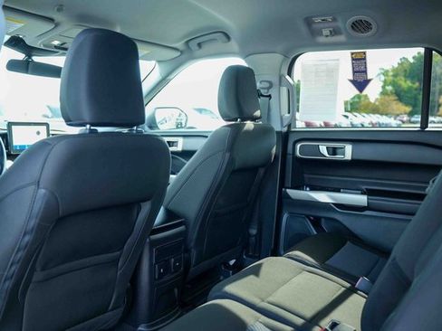 Used 2023 Ford Explorer XLT image 25