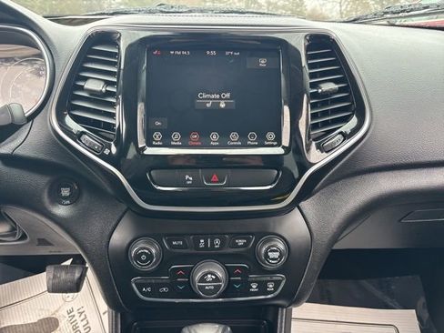 Used 2019 Jeep Cherokee Limited image 18