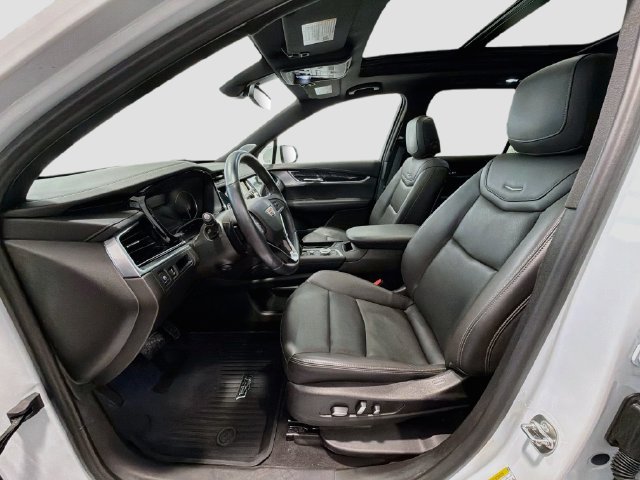 Used 2024 Cadillac XT6 Premium Luxury w/ LPO, Floor Liner Package AWD/4WD image 19