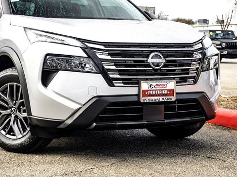 Used 2025 Nissan Rogue S image 3