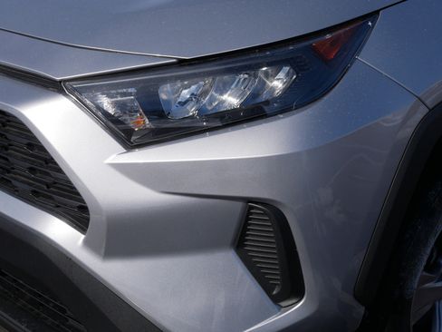 Used 2022 Toyota RAV4 LE image 16