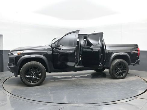Used 2023 Chevrolet Colorado Trail Boss w/ Technology Package AWD/4WD image 50