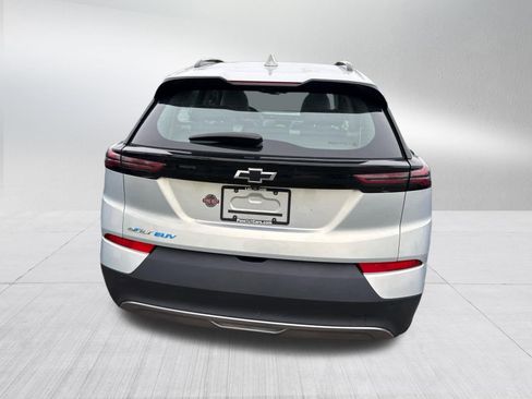 Used 2023 Chevrolet Bolt EUV Premier w/ Sun & Sound Package FWD image 6