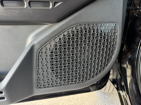 Used 2025 Toyota Tacoma TRD Sport image 11