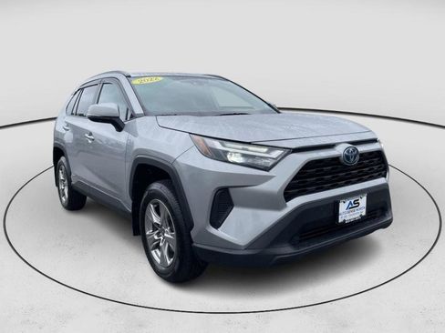 Used 2022 Toyota RAV4 XLE w/ Convenience Package image 7