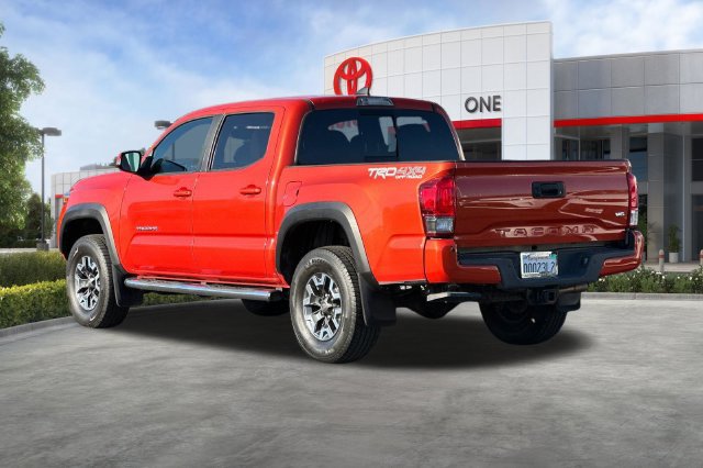 Used 2017 Toyota Tacoma TRD Off-Road AWD/4WD image 6