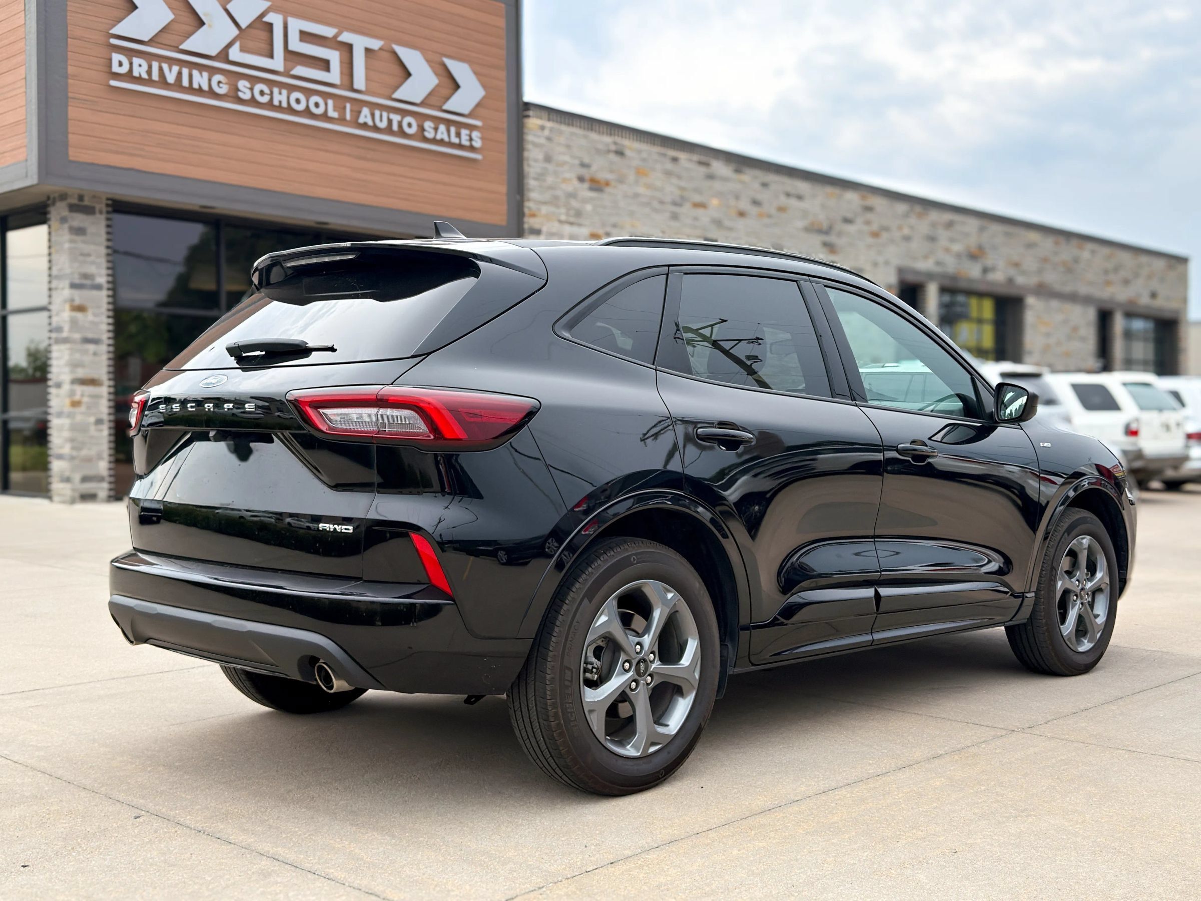 Used 2024 Ford Escape ST-Line AWD/4WD image 8